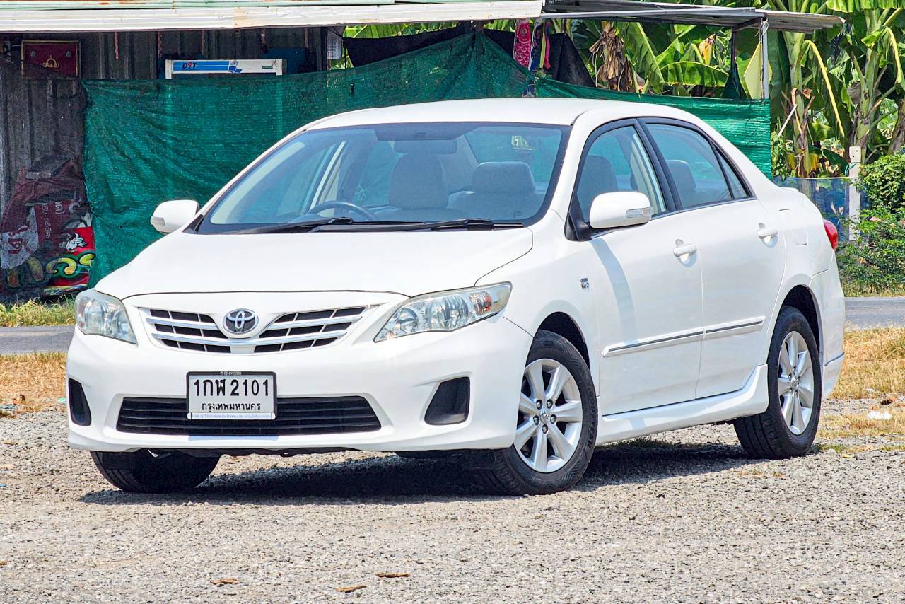 2013 TOYOTA ALTIS E